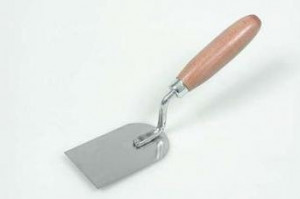 Кельма штукатурная нерж.дерев. ручка 80мм.