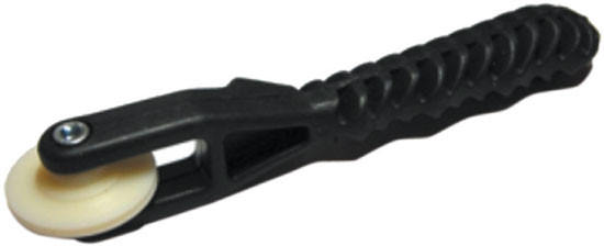 Инструмент для закатки москитного шнура с роликом